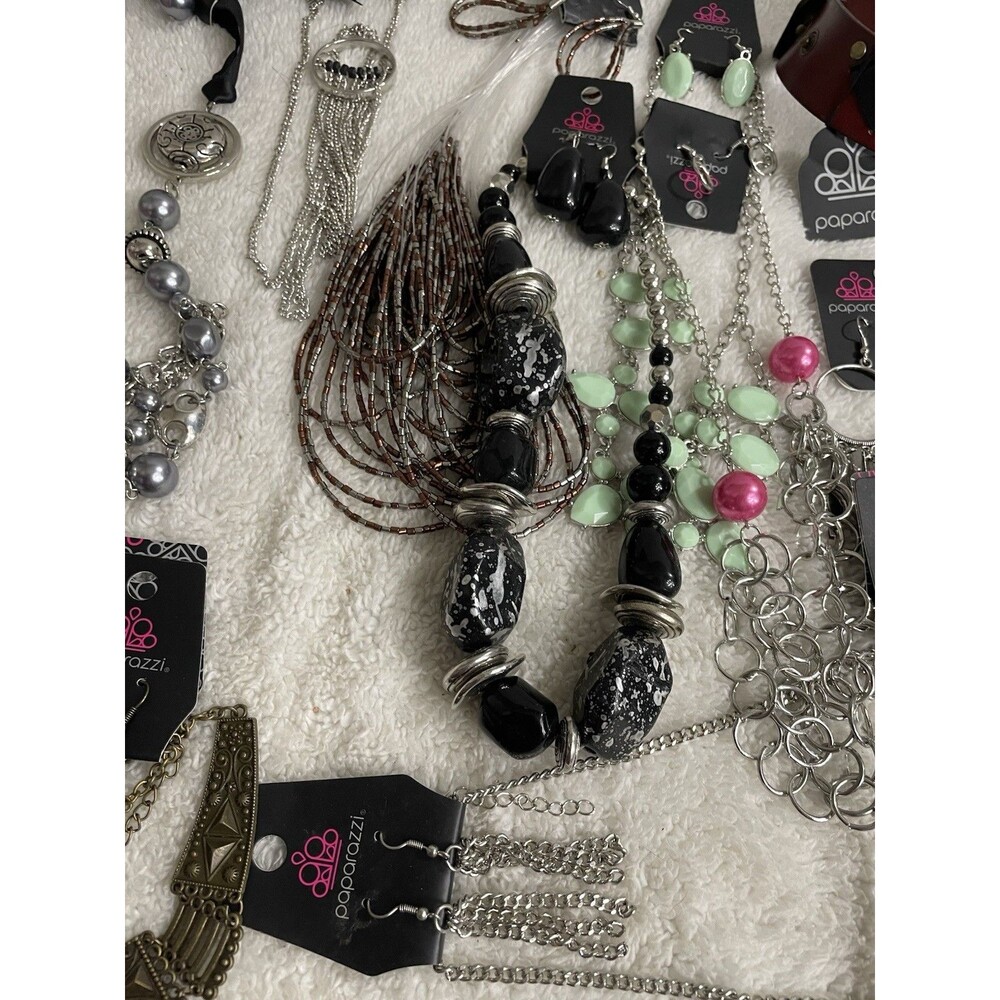 Paparazzi Jewelry Lot 12 (24pcsNecklace/earring Sets, 5 Earrings, 1 Bracelet NEW - Picture 4 of 9